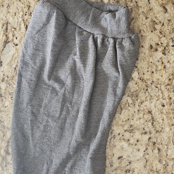 Cozy Grey and white cropped hoodie with flared sleeves - Picture 8 of 9